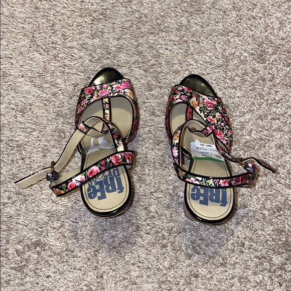 High Heels - Picture 1 of 2